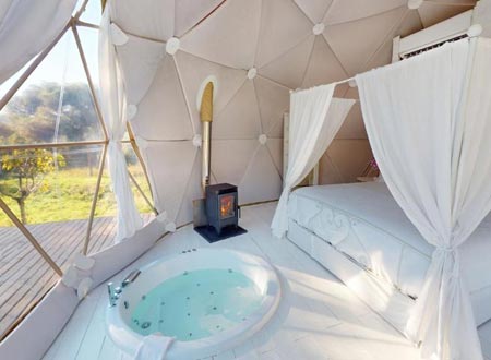 Domo burbuja con jacuzzi privado en Badalona, Barcelona Domo burbuja con jacuzzi privado en Badalona, Barcelona