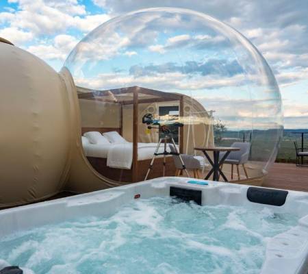 Hotel burbuja con jacuzzi en Jaén Hotel burbuja con jacuzzi en Jaén
