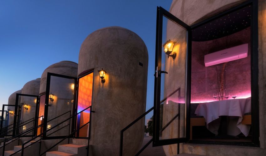 Cena en una tinaja en el hotel burbuja Zielo de Beatas, Ciudad Real Cena en una tinaja en el hotel burbuja Zielo de Beatas, Ciudad Real